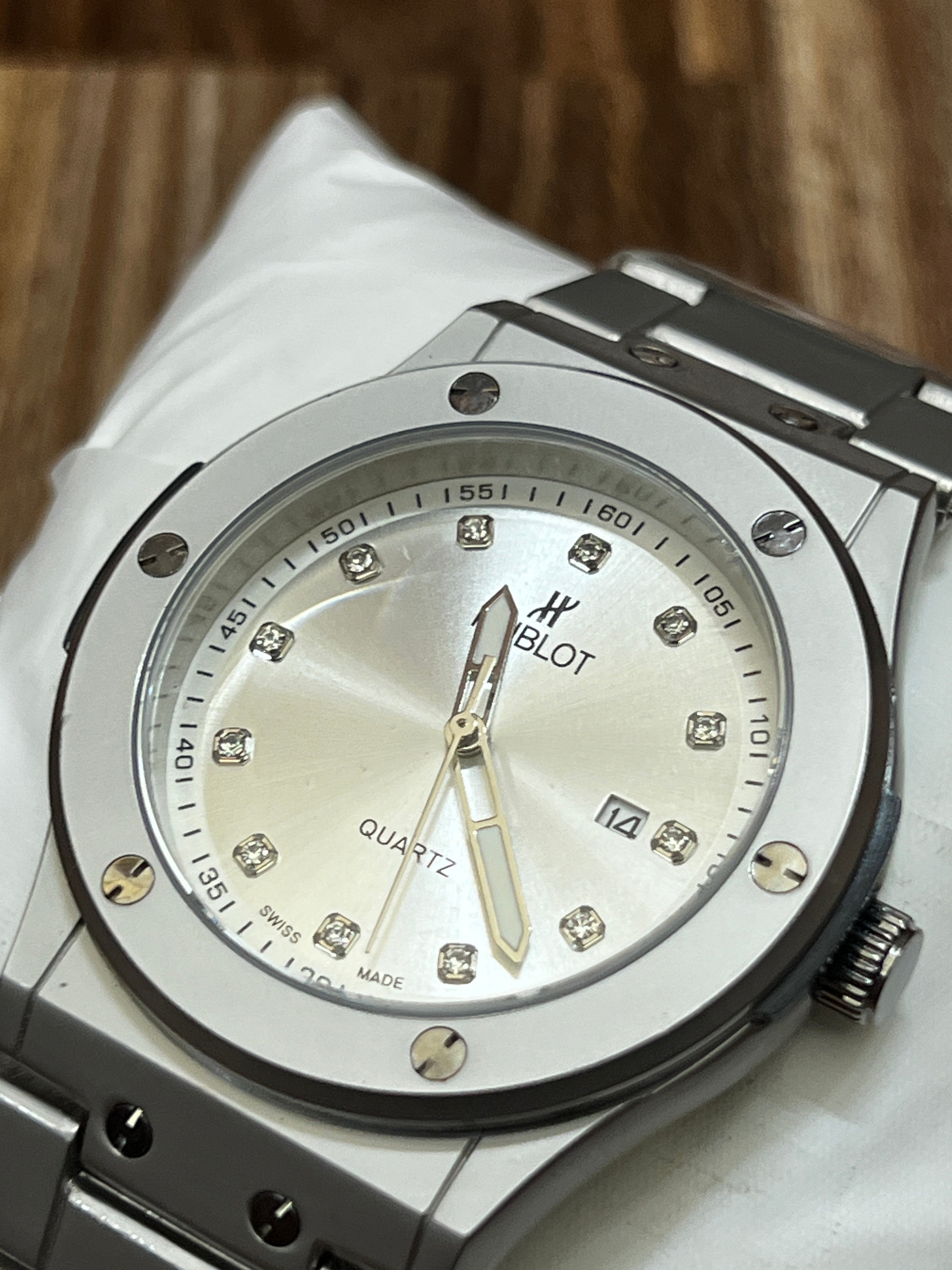 Luxury Hublot Classic Fusion Style Men’s Watch - Premium Silver Quartz Timepiece with Stainless Steel Chain