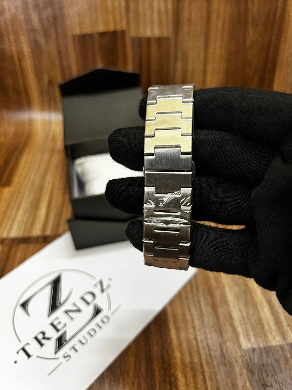 Silver Watch with Green Dial for Men – Luxury Round Stainless Steel Quartz Wrist Watch Pakistan (Tissot Style)