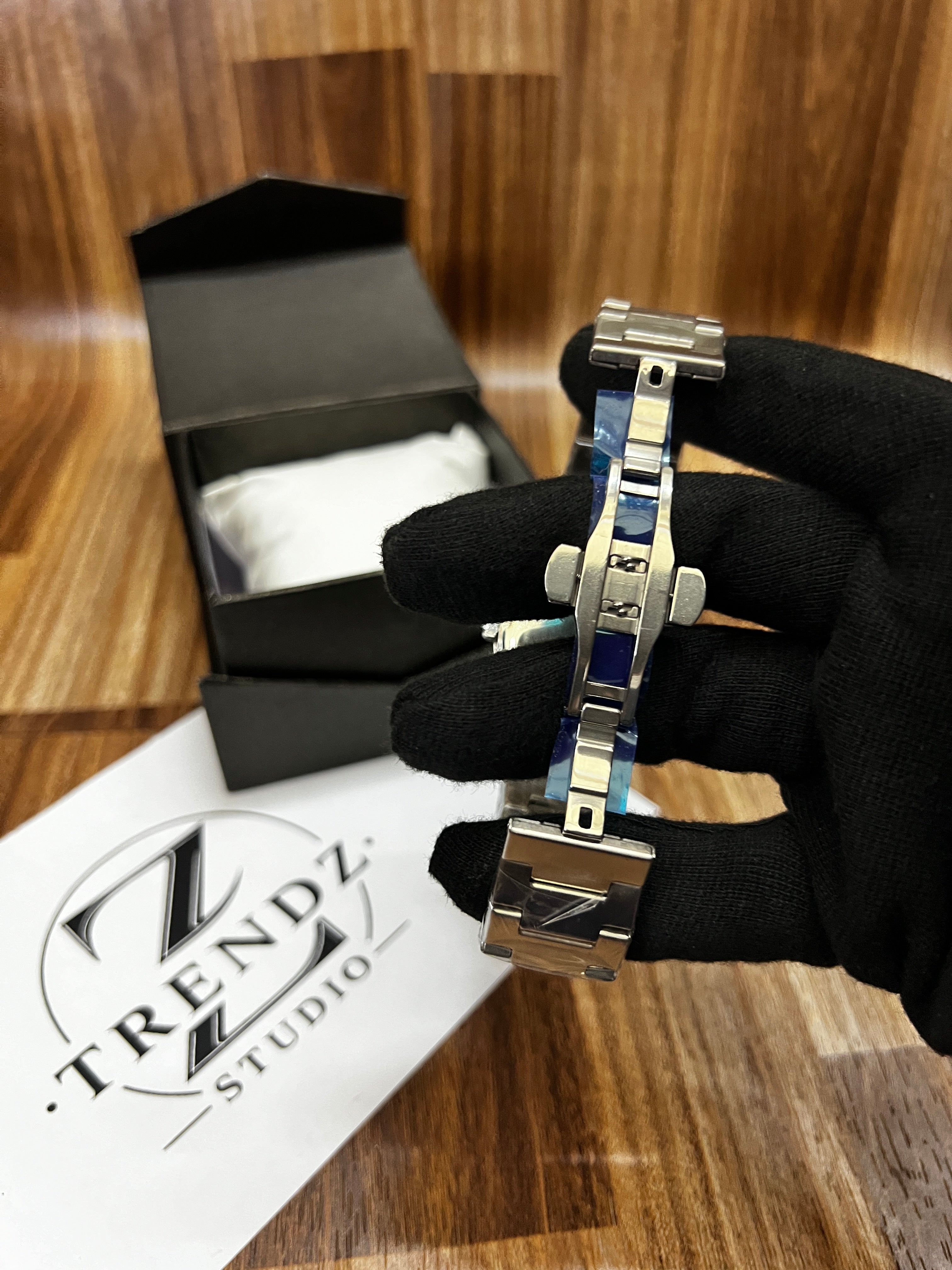 Silver Watch with Green Dial for Men – Luxury Round Stainless Steel Quartz Wrist Watch Pakistan (Tissot Style)
