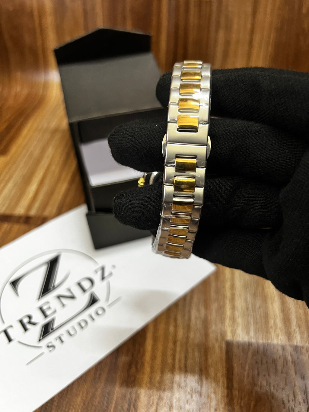 TrueTime Silver Golden Stainless Steel Quartz Watch for Men (SILVER N GOLDEN)