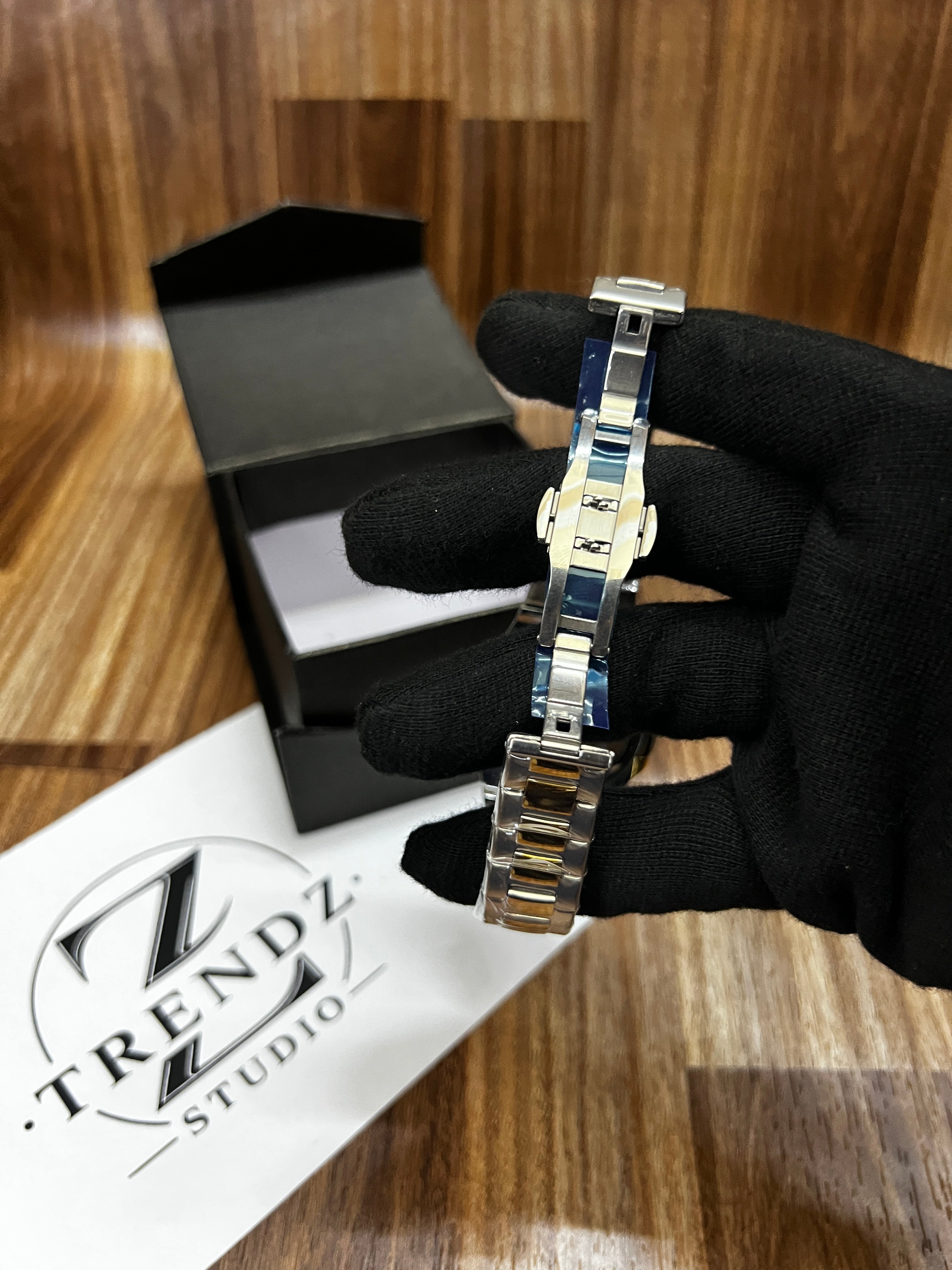 TrueTime Silver Golden Stainless Steel Quartz Watch for Men (SILVER N GOLDEN)