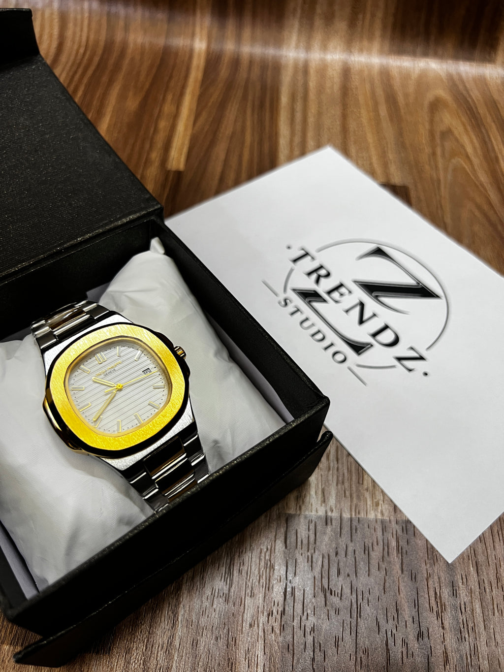 TrueTime Silver Golden Stainless Steel Quartz Watch for Men (SILVER N GOLDEN)