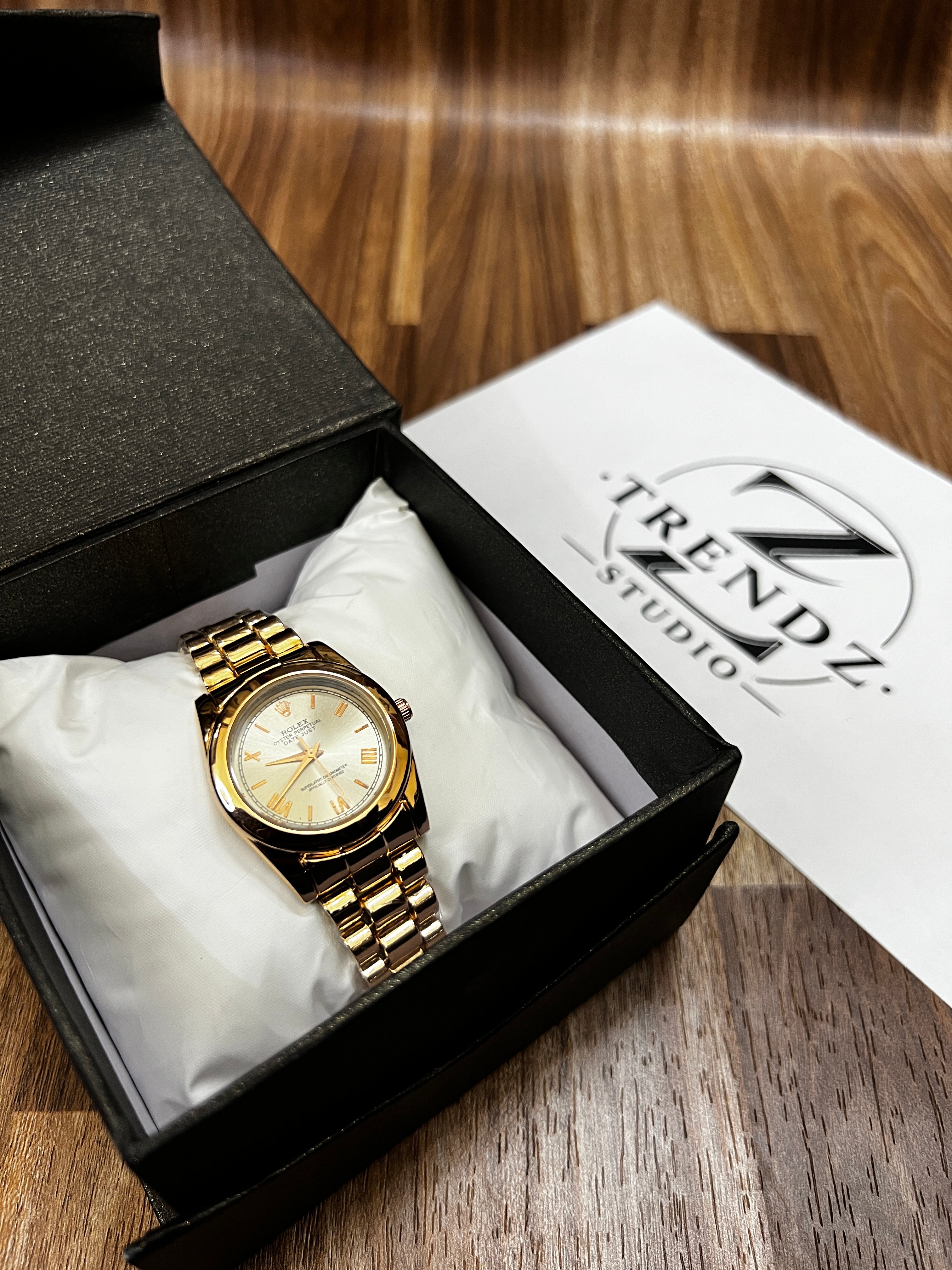 Luxury Datejust-style women’s watch (GOLDEN)
