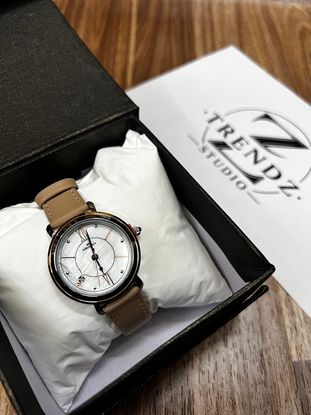 Xenlex Elegant Women’s Watch – Rose Gold Bezel with Beige Leather Strap
