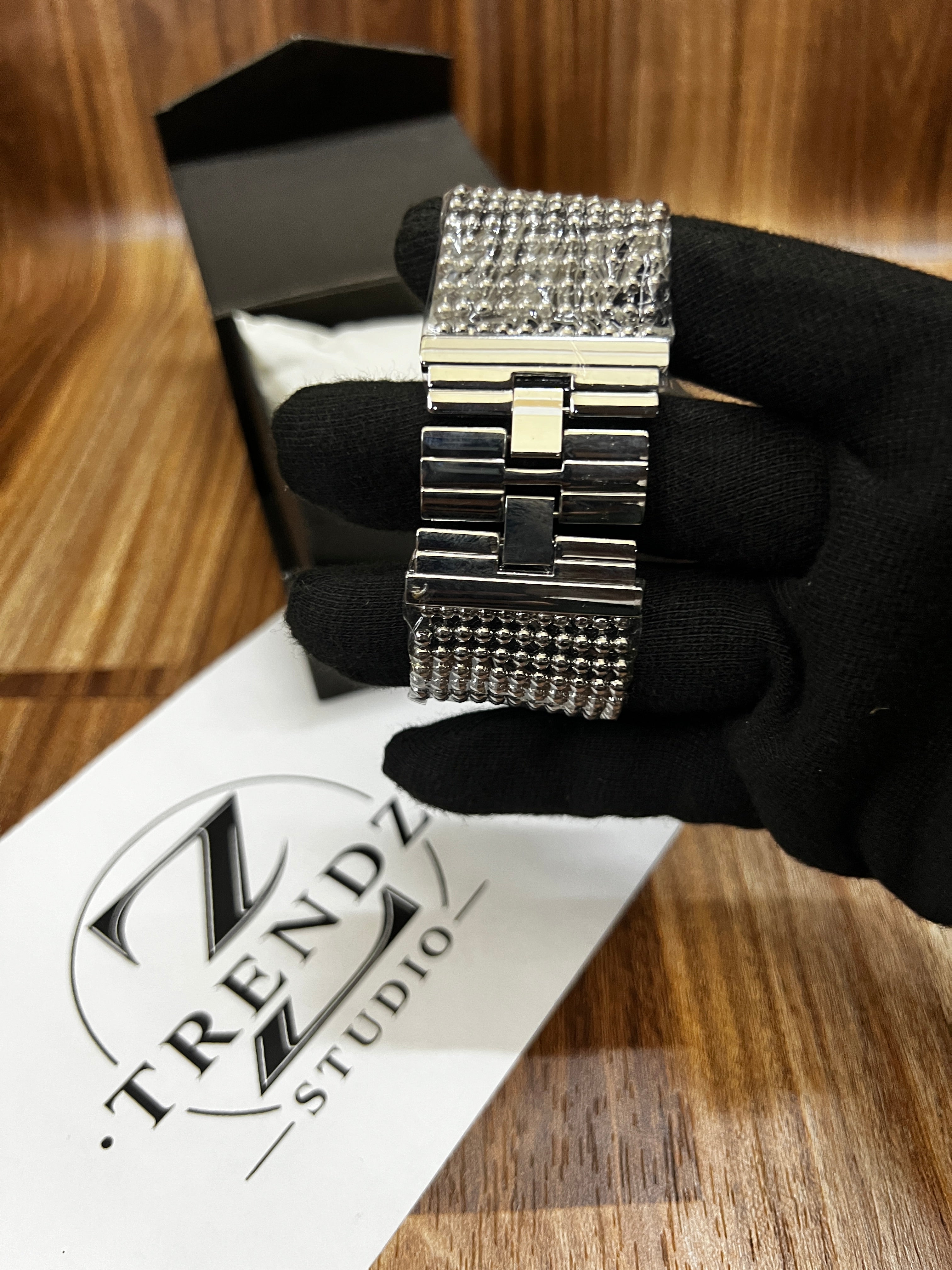 GUESS Women’s Silver-Tone Rectangular Mesh Bracelet
